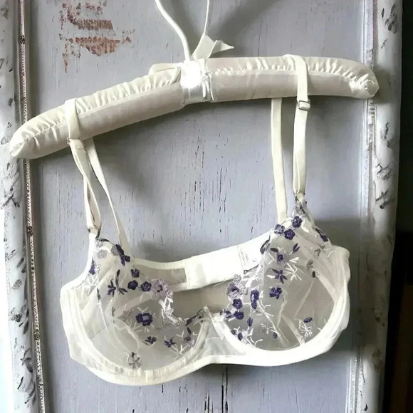 White embroidered lavender flowers underwire bra  S - Picture 1 of 5
